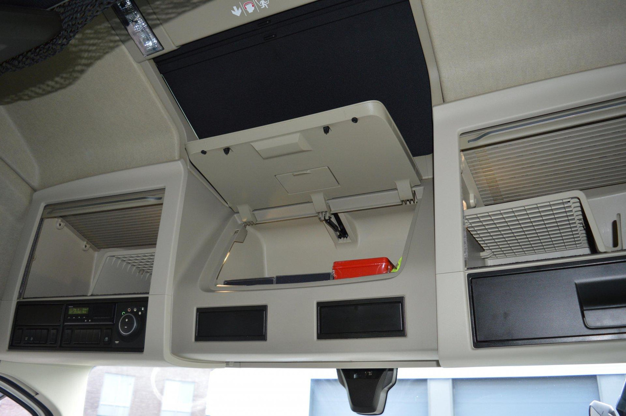 Tractor unit Volvo FH 500 Globetrotter XL: picture 12
