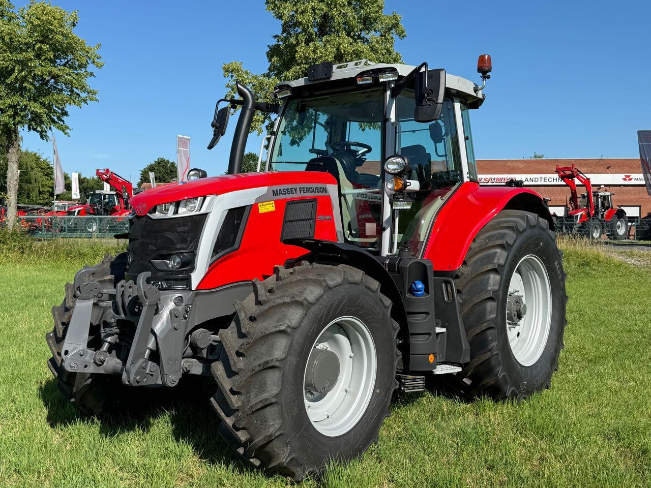 Massey Ferguson MF 6S.165 DYNA-VT - Farm tractor: picture 1 Massey Ferguson MF 6S.165 DYNA-VT - Farm tractor: picture 1
