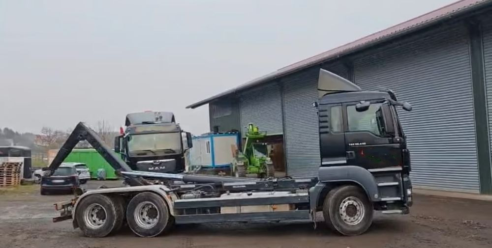 MAN TGS 26.440 6x4 – Meiller z systemem HDS (roll-off) + Kontener + Przyczepa – Euro 5 - Hook lift truck: picture 2 MAN TGS 26.440 6x4 – Meiller z systemem HDS (roll-off) + Kontener + Przyczepa – Euro 5 - Hook lift truck: picture 2