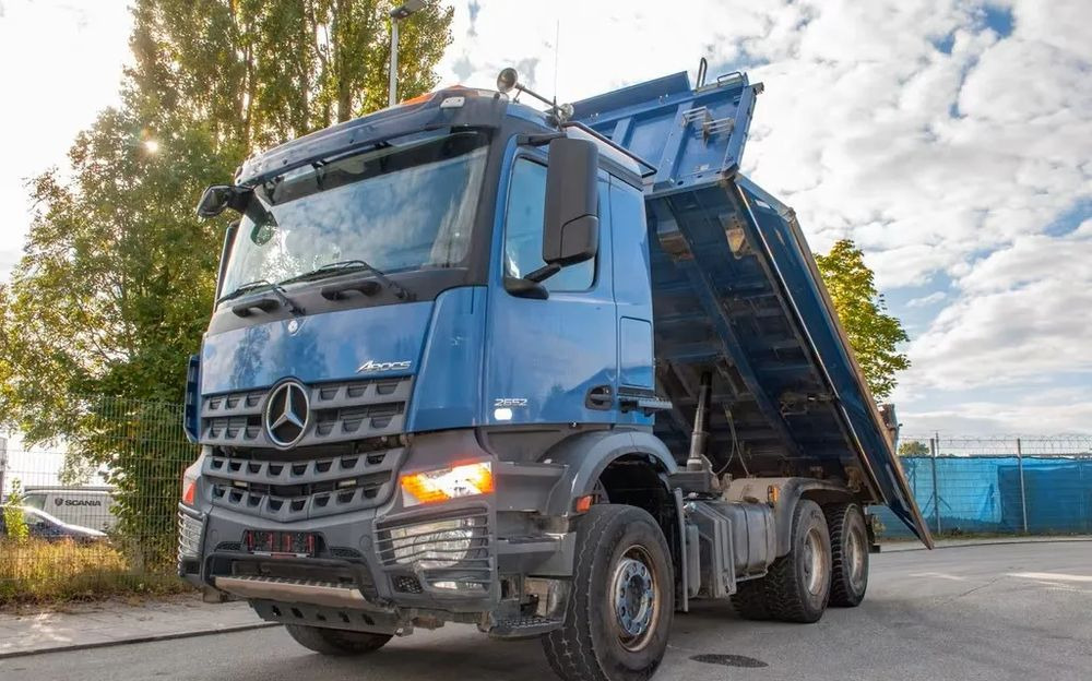 Mercedes-Benz Arocs 2652 6x4 – Wywrotka trójstronna Meiller z Bordmatik (Euro 6) - Tipper: picture 1 Mercedes-Benz Arocs 2652 6x4 – Wywrotka trójstronna Meiller z Bordmatik (Euro 6) - Tipper: picture 1
