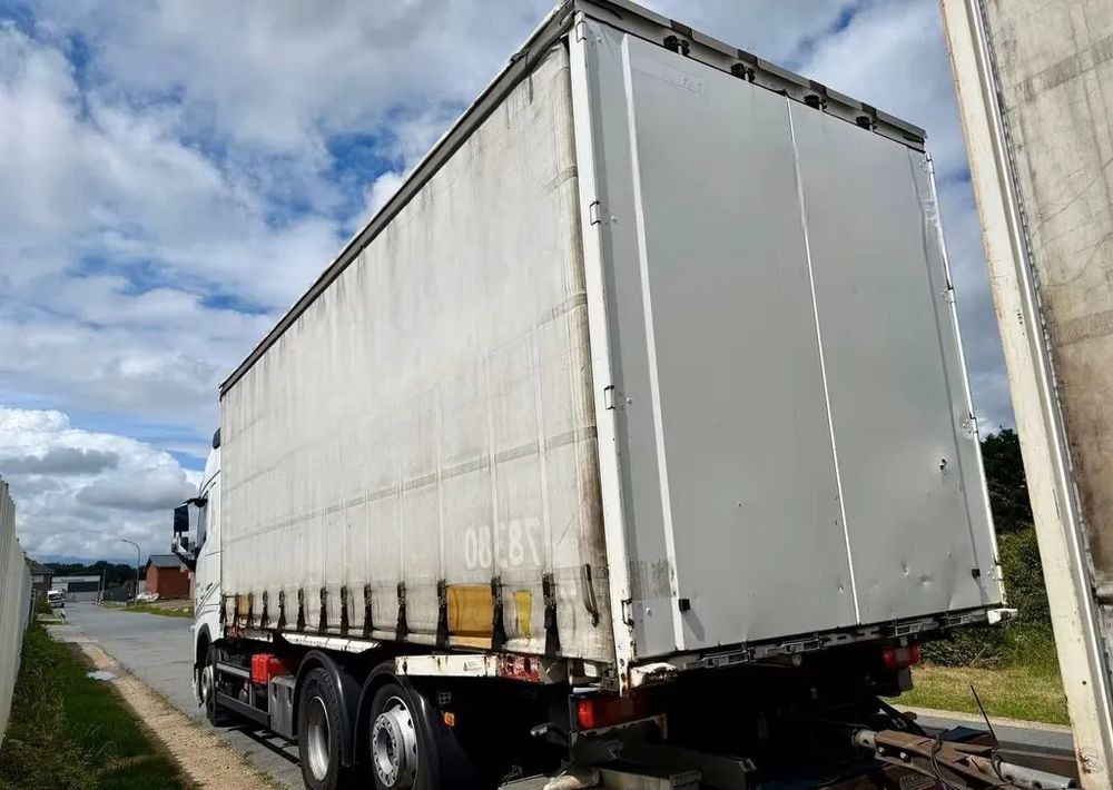 Volvo FH460 6x2 BDF | Hydrauliczna platforma załadunkowa | Ogrzewanie postojowe | Automatyczna skrzynia | Euro 6d - Curtainsider truck: picture 5 Volvo FH460 6x2 BDF | Hydrauliczna platforma załadunkowa | Ogrzewanie postojowe | Automatyczna skrzynia | Euro 6d - Curtainsider truck: picture 5