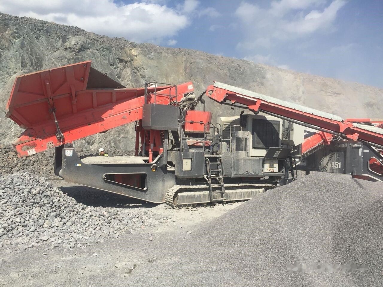 Sandvik QH331 Mobile Crushing Plant - Mobile crusher: picture 1 Sandvik QH331 Mobile Crushing Plant - Mobile crusher: picture 1