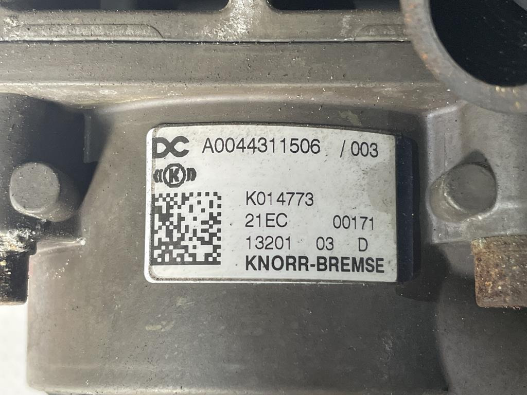 KNORR-BREMSE BRAKE VALVE FOR MERCEDES - A 0044311506 - Brake valve for Truck: picture 3 KNORR-BREMSE BRAKE VALVE FOR MERCEDES - A 0044311506 - Brake valve for Truck: picture 3