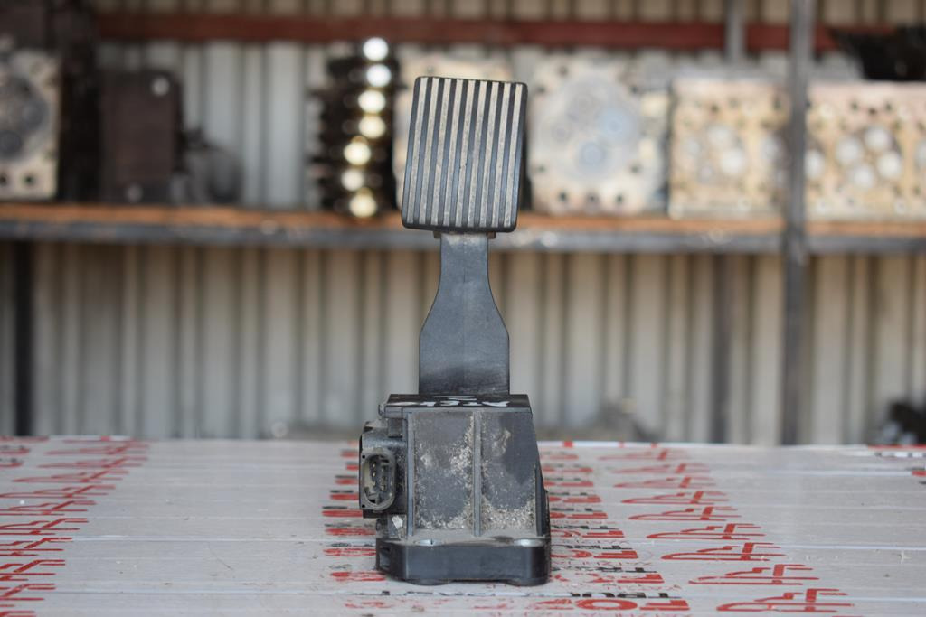 MERCEDES-BENZ ACTROS MP4 - Pedal for Truck: picture 1 MERCEDES-BENZ ACTROS MP4 - Pedal for Truck: picture 1