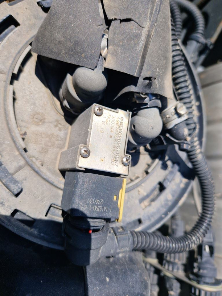 MERCEDES-BENZ ATEGO - A 970 470 0815 - AdBlue tank for Truck: picture 5 MERCEDES-BENZ ATEGO - A 970 470 0815 - AdBlue tank for Truck: picture 5