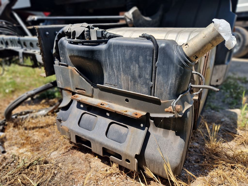 MERCEDES-BENZ ATEGO - A 970 470 0815 - AdBlue tank for Truck: picture 1 MERCEDES-BENZ ATEGO - A 970 470 0815 - AdBlue tank for Truck: picture 1