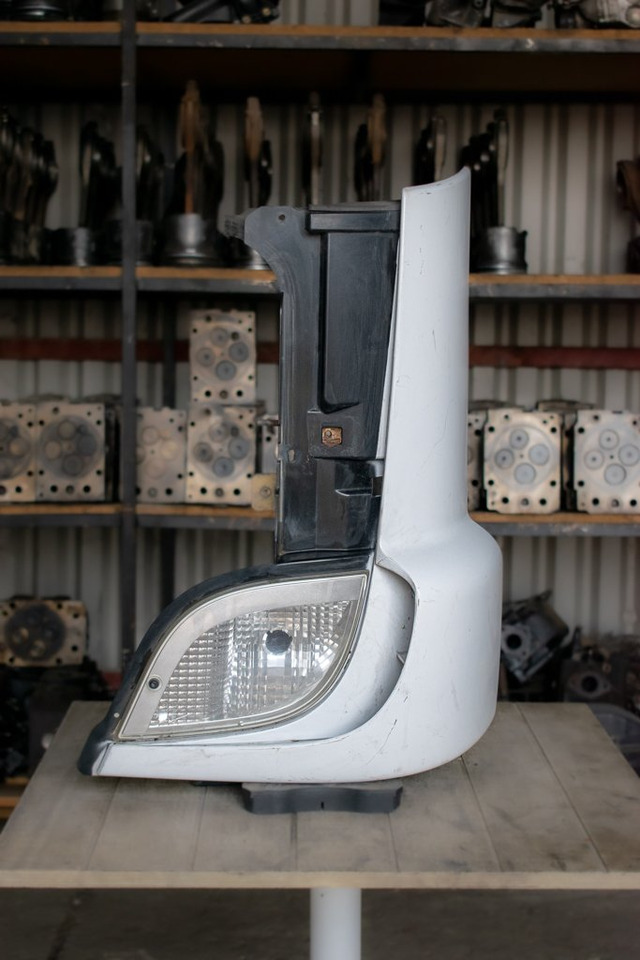 MERCEDES-BENZ ATEGO II WITH FLASH - DRIVER - Bumper corner for Truck: picture 1 MERCEDES-BENZ ATEGO II WITH FLASH - DRIVER - Bumper corner for Truck: picture 1