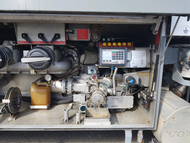 Tank truck Volvo FM 9.340 Petrol, Diesel 17000 Ltr. 3 Compartementen: picture 11 Tank truck Volvo FM 9.340 Petrol, Diesel 17000 Ltr. 3 Compartementen: picture 11