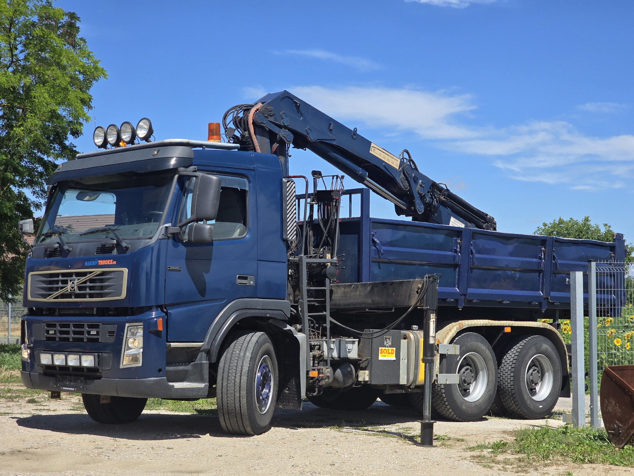 VOLVO FM 420 6X4 / KIPPER / CRANE HMF 1823 K4 - Tipper, Crane truck: picture 2 VOLVO FM 420 6X4 / KIPPER / CRANE HMF 1823 K4 - Tipper, Crane truck: picture 2