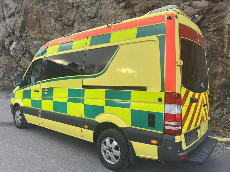 Mercedes-Benz Sprinter 319 - AMBULANCE - RESERVERAD !! - Ambulance: picture 3 Mercedes-Benz Sprinter 319 - AMBULANCE - RESERVERAD !! - Ambulance: picture 3
