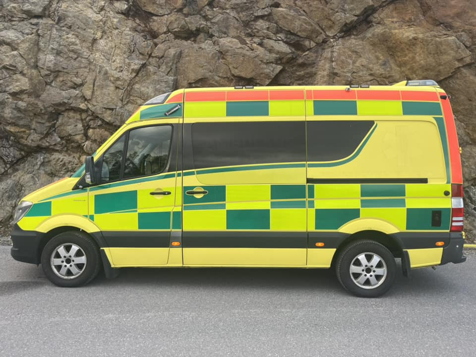 Mercedes-Benz Sprinter 319 - AMBULANCE - RESERVERAD !! - Ambulance: picture 5 Mercedes-Benz Sprinter 319 - AMBULANCE - RESERVERAD !! - Ambulance: picture 5