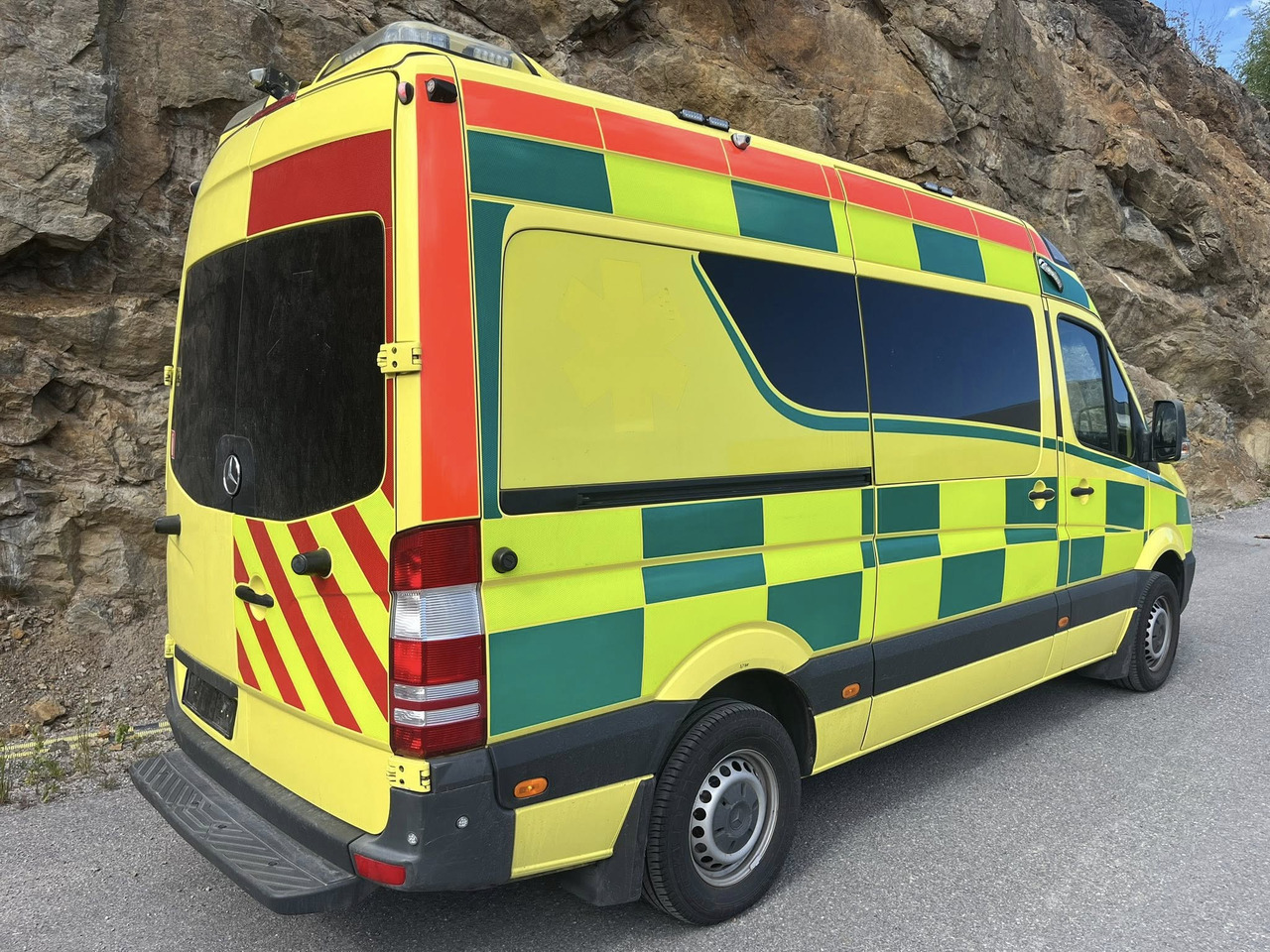 Mercedes-Benz Sprinter 319 - AMBULANCE - RESERVERAD !! - Ambulance: picture 3 Mercedes-Benz Sprinter 319 - AMBULANCE - RESERVERAD !! - Ambulance: picture 3
