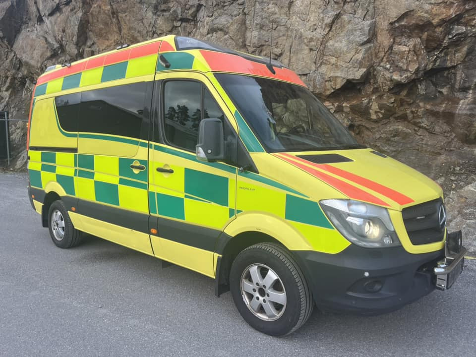 Mercedes-Benz Sprinter 319 - AMBULANCE - RESERVERAD !! - Ambulance: picture 1 Mercedes-Benz Sprinter 319 - AMBULANCE - RESERVERAD !! - Ambulance: picture 1