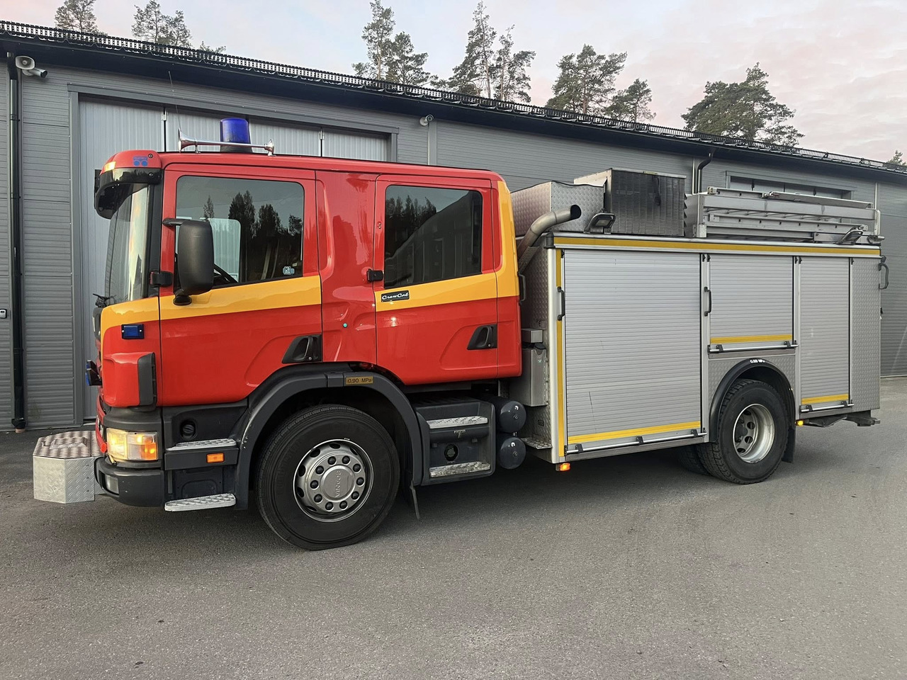 SCANIA P94GB 4x2 NZ310 - Fire engine - Fire truck: picture 1 SCANIA P94GB 4x2 NZ310 - Fire engine - Fire truck: picture 1