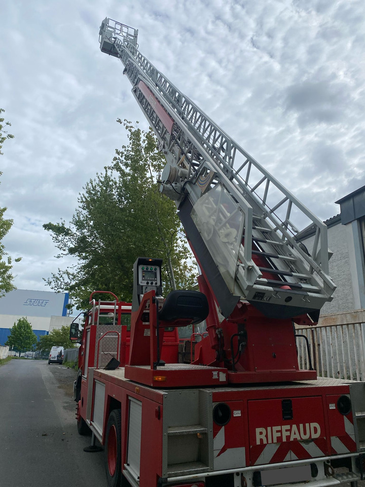 Renault Midliner M180 Drehleiter Feuerwehr EPSA23.5 1999 - Truck mounted aerial platform: picture 1 Renault Midliner M180 Drehleiter Feuerwehr EPSA23.5 1999 - Truck mounted aerial platform: picture 1