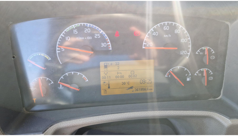 Hook lift truck, Crane truck Volvo FL280 4X2 HMF 1560 + platform: picture 16