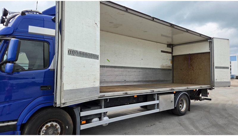 Volvo FM330 4X2 - Box truck: picture 5 Volvo FM330 4X2 - Box truck: picture 5