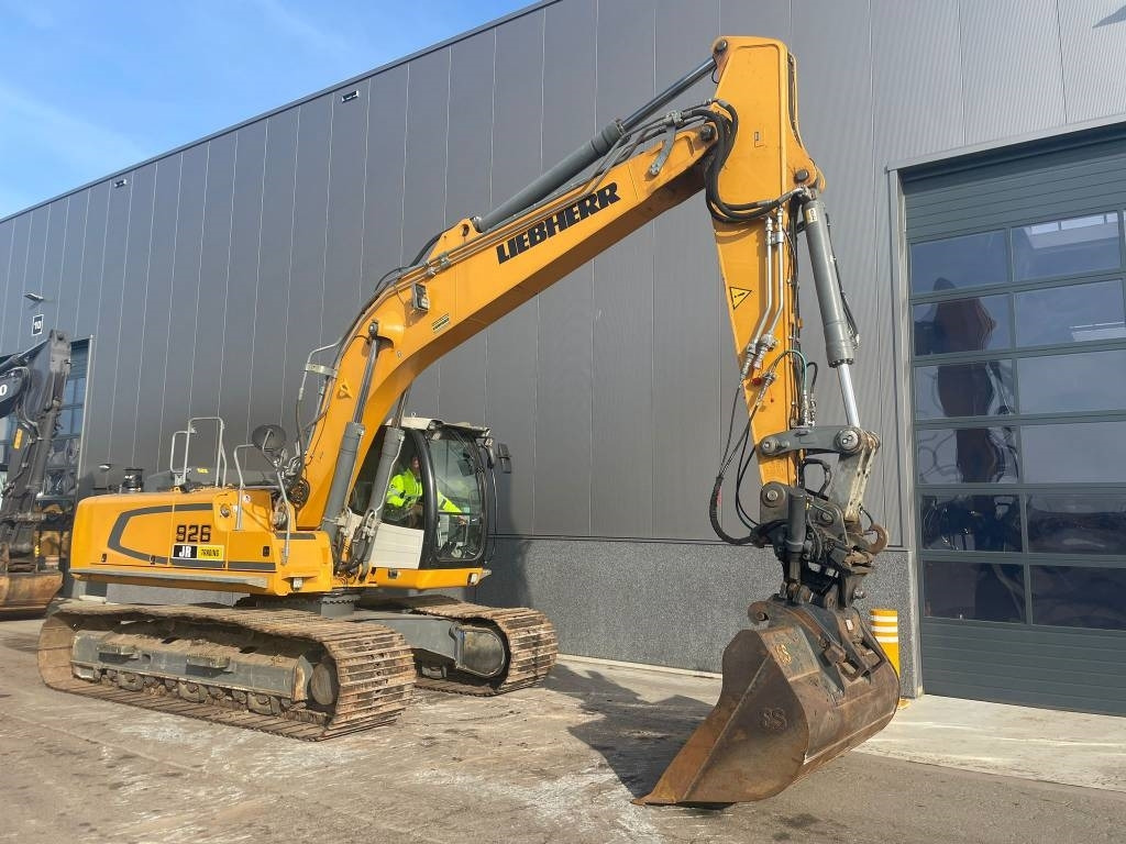 Crawler excavator Liebherr R 926 LC: picture 7