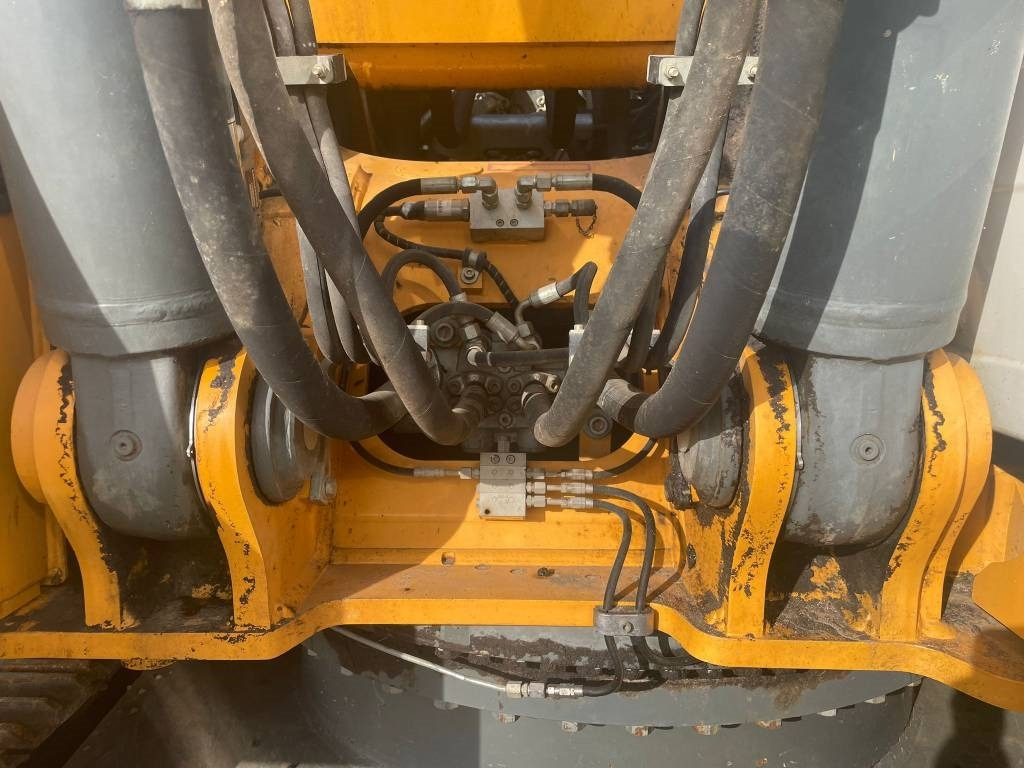 Crawler excavator Liebherr R 926 LC: picture 21
