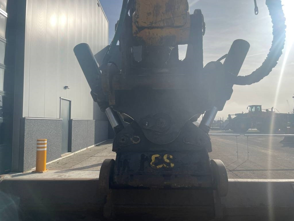 Crawler excavator Liebherr R 926 LC: picture 9