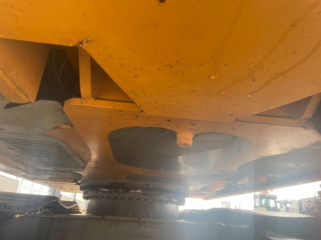 Crawler excavator Liebherr R 926 LC: picture 24