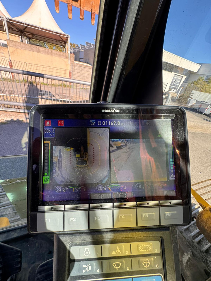 KOMATSU PC210 NLC-11 - Excavator: picture 3 KOMATSU PC210 NLC-11 - Excavator: picture 3