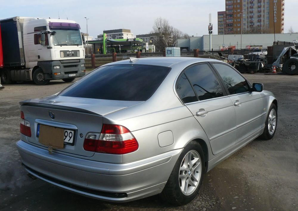 BMW Seria 3 320i - Sedan: picture 4 BMW Seria 3 320i - Sedan: picture 4