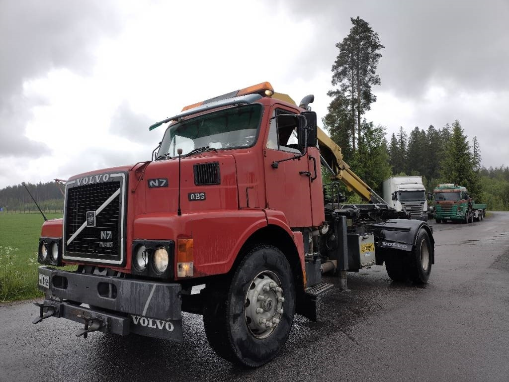 Volvo N7 Tico nosturi ja vl-laite,280tkm!! - Skip loader truck: picture 1 Volvo N7 Tico nosturi ja vl-laite,280tkm!! - Skip loader truck: picture 1