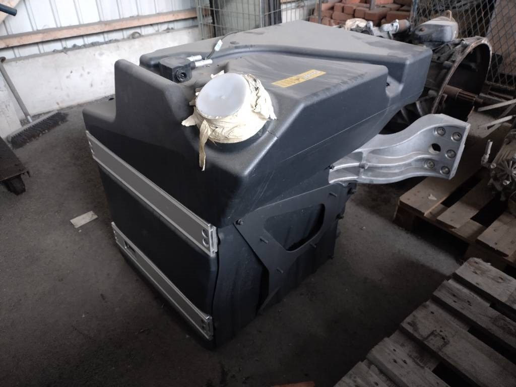 Volvo Polttoaine tankki 2+2  - Frame/ Chassis for Truck: picture 2 Volvo Polttoaine tankki 2+2  - Frame/ Chassis for Truck: picture 2