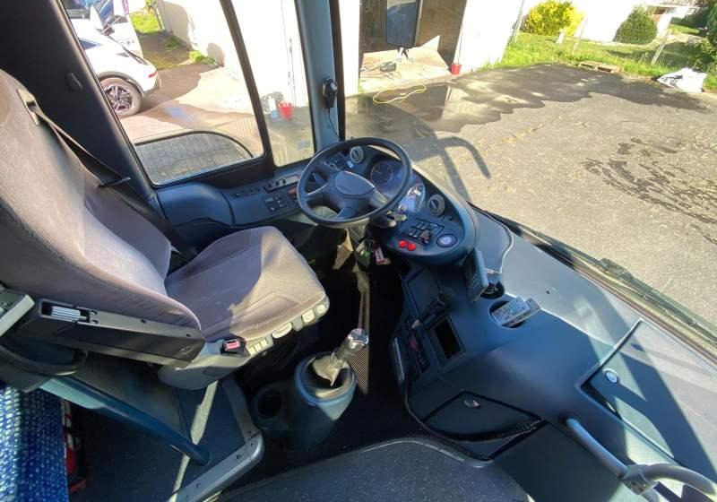 Neoplan TRENDLINER / SPROWADZONY / KLIMATYZACJA/ MANUAL - Suburban bus: picture 4 Neoplan TRENDLINER / SPROWADZONY / KLIMATYZACJA/ MANUAL - Suburban bus: picture 4