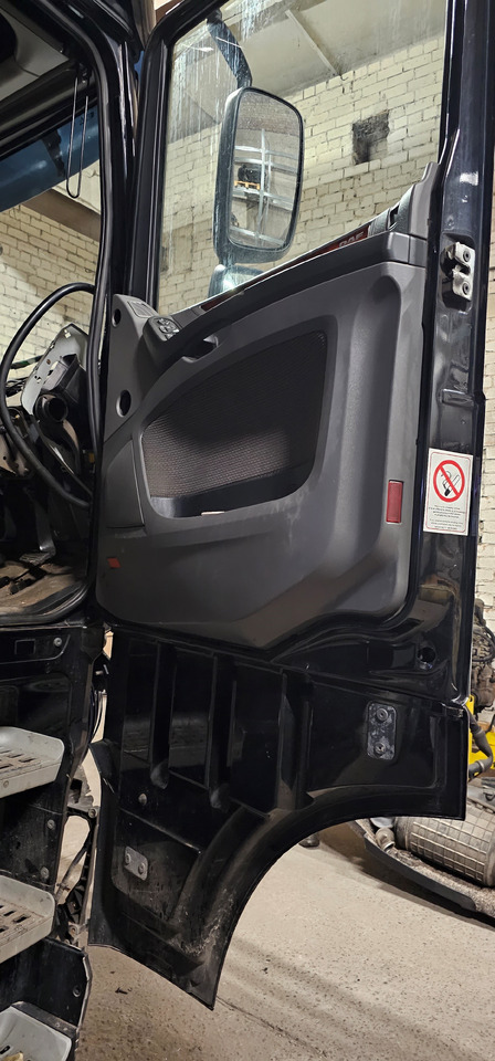 DAF XF, CF, EURO6, EURO 6 emission door left + right, driver + passenger, space cab, comfort 1881862, 1881863 - Door and parts for Truck: picture 2 DAF XF, CF, EURO6, EURO 6 emission door left + right, driver + passenger, space cab, comfort 1881862, 1881863 - Door and parts for Truck: picture 2