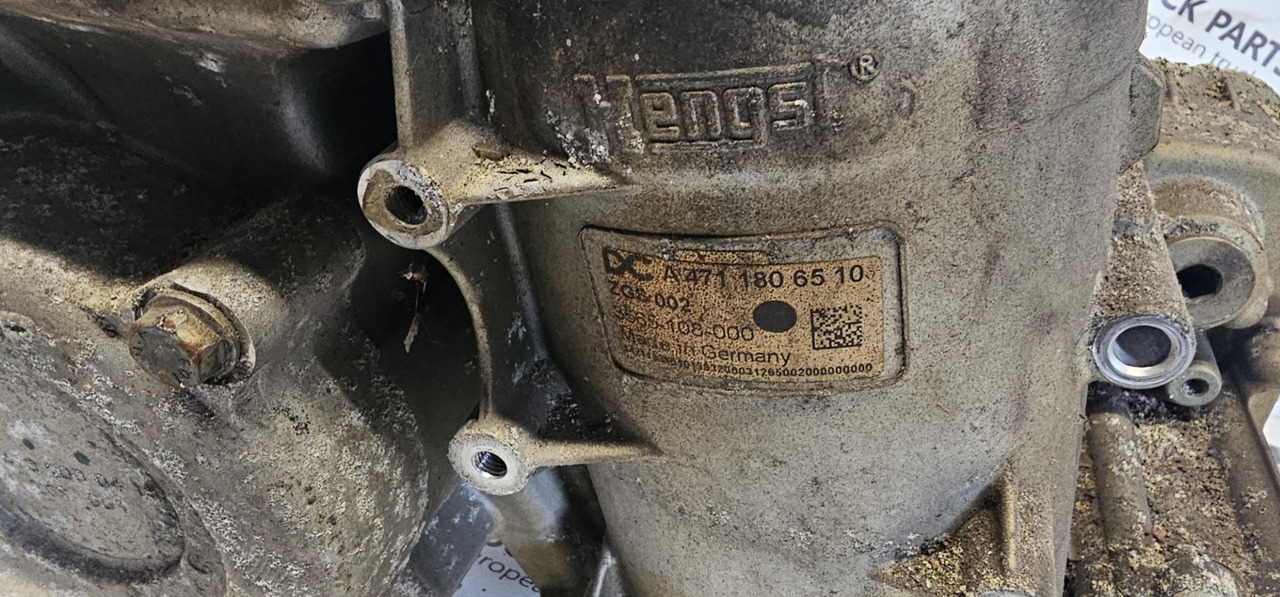 Mercedes Benz Actros MP4 EURO6, EURO 6 emission oil filter housing, oil cooler , 4711800712, 4711800012, 4711800212, 4711800312, 4711704710, 4711800265, 4711801065, 4721840380, 4721841980, 4721800309, - Oil cooler for Truck: picture 2 Mercedes Benz Actros MP4 EURO6, EURO 6 emission oil filter housing, oil cooler , 4711800712, 4711800012, 4711800212, 4711800312, 4711704710, 4711800265, 4711801065, 4721840380, 4721841980, 4721800309, - Oil cooler for Truck: picture 2