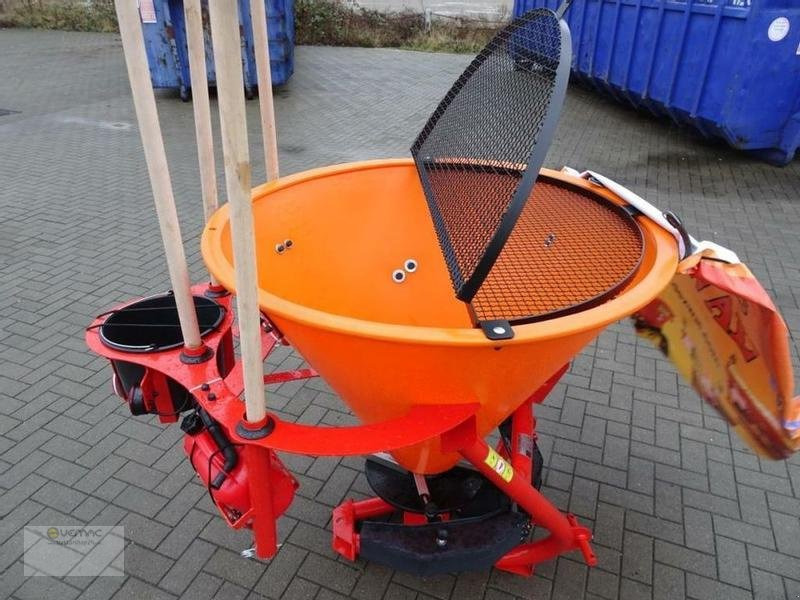 Vemac Dexwal Salzstreuer Trichterstreuer, Streuer, 200L Kommunal NEU - Sand/ Salt spreader for Utility/ Special vehicle: picture 2 Vemac Dexwal Salzstreuer Trichterstreuer, Streuer, 200L Kommunal NEU - Sand/ Salt spreader for Utility/ Special vehicle: picture 2