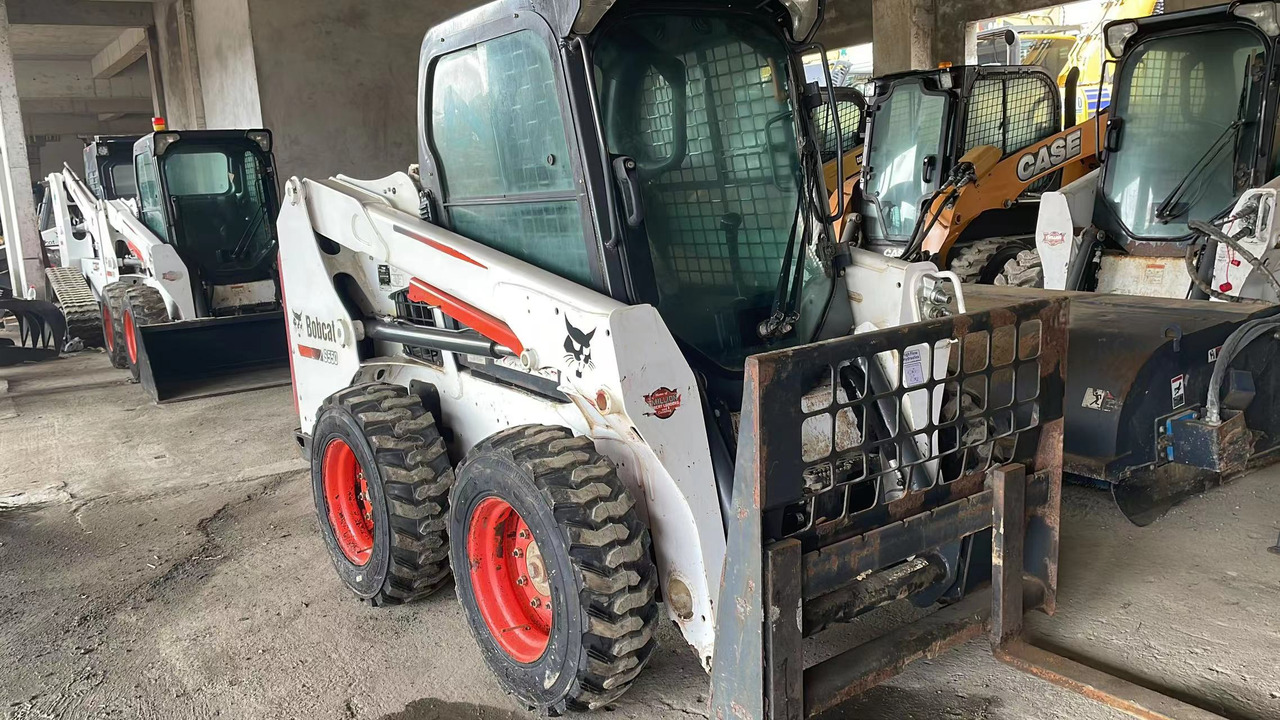 BOBCAT S550 - Tool/ Equipment: picture 1 BOBCAT S550 - Tool/ Equipment: picture 1