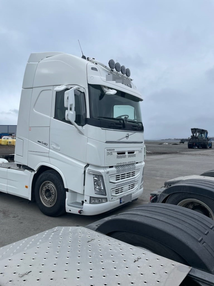 Tractor unit Volvo FH 540 6x2 Retarder Video: picture 1