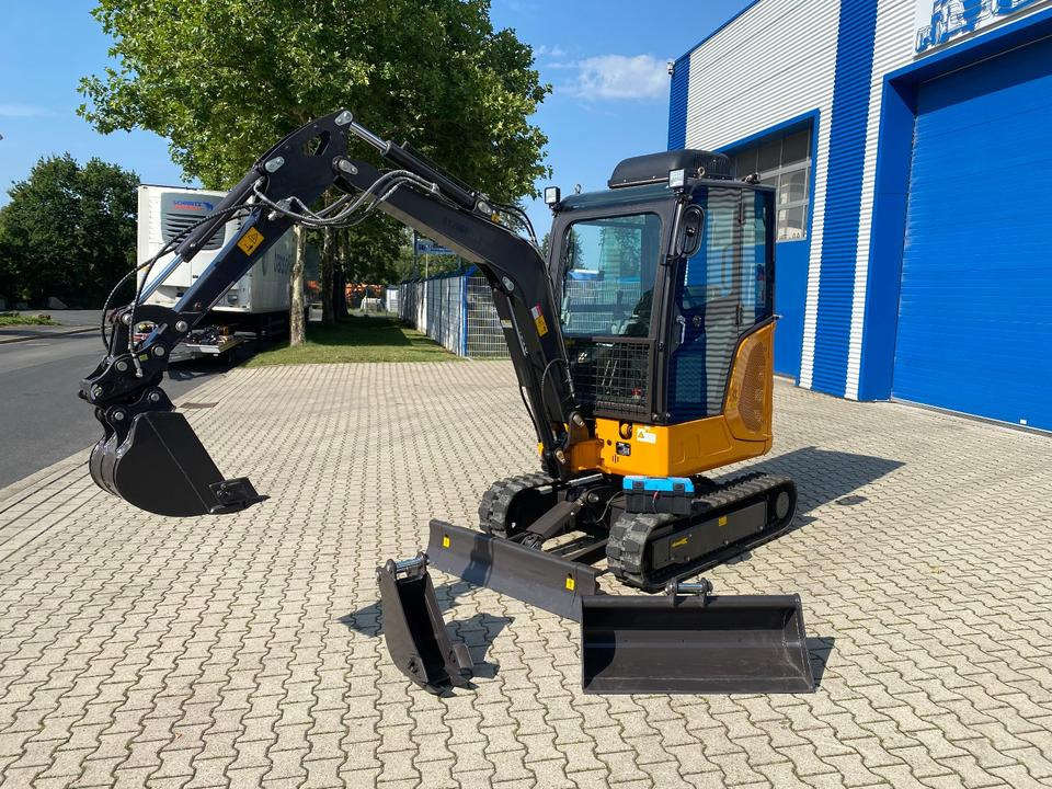 Minibagger BK2800ASR inkl. Schaufelpaket *INKL.19% MWST*BERGER KRAUS*KUBOTA*SCHWENKARM* VERSTELLFAHRWERK*KLIMA* - Mini excavator: picture 1 Minibagger BK2800ASR inkl. Schaufelpaket *INKL.19% MWST*BERGER KRAUS*KUBOTA*SCHWENKARM* VERSTELLFAHRWERK*KLIMA* - Mini excavator: picture 1