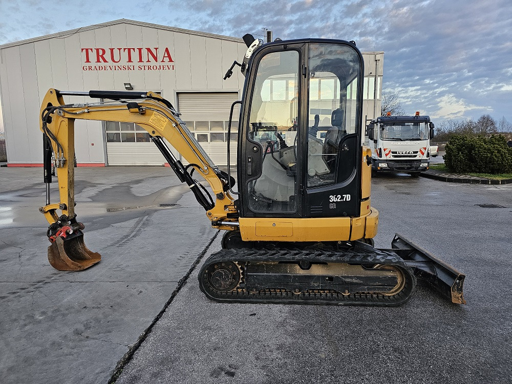 CATERPILLAR 302.7DCR - Mini excavator: picture 1 CATERPILLAR 302.7DCR - Mini excavator: picture 1