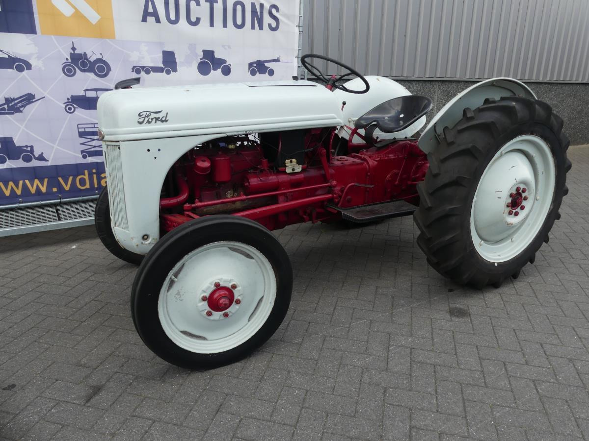 Ford 8N, Dearborn - Farm tractor: picture 3 Ford 8N, Dearborn - Farm tractor: picture 3