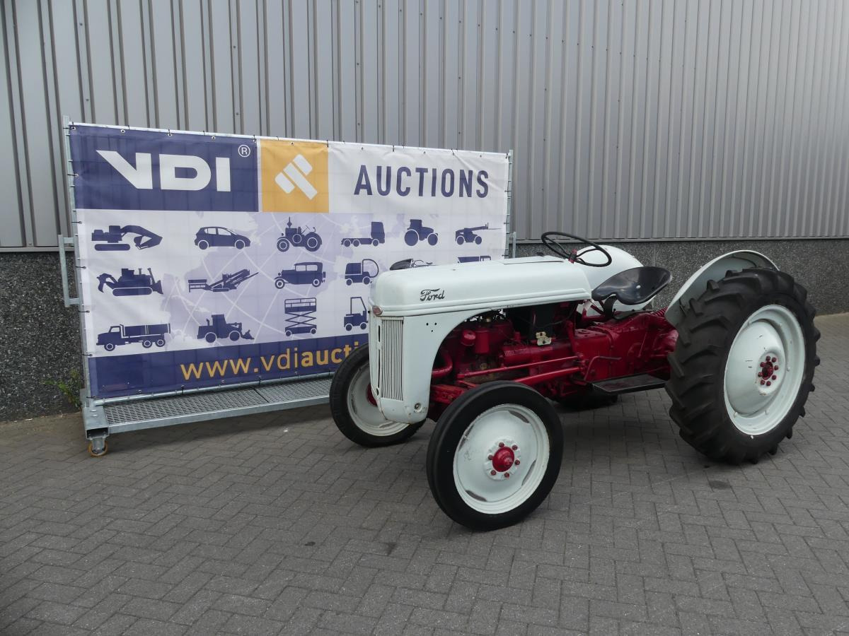 Ford 8N, Dearborn - Farm tractor: picture 1 Ford 8N, Dearborn - Farm tractor: picture 1