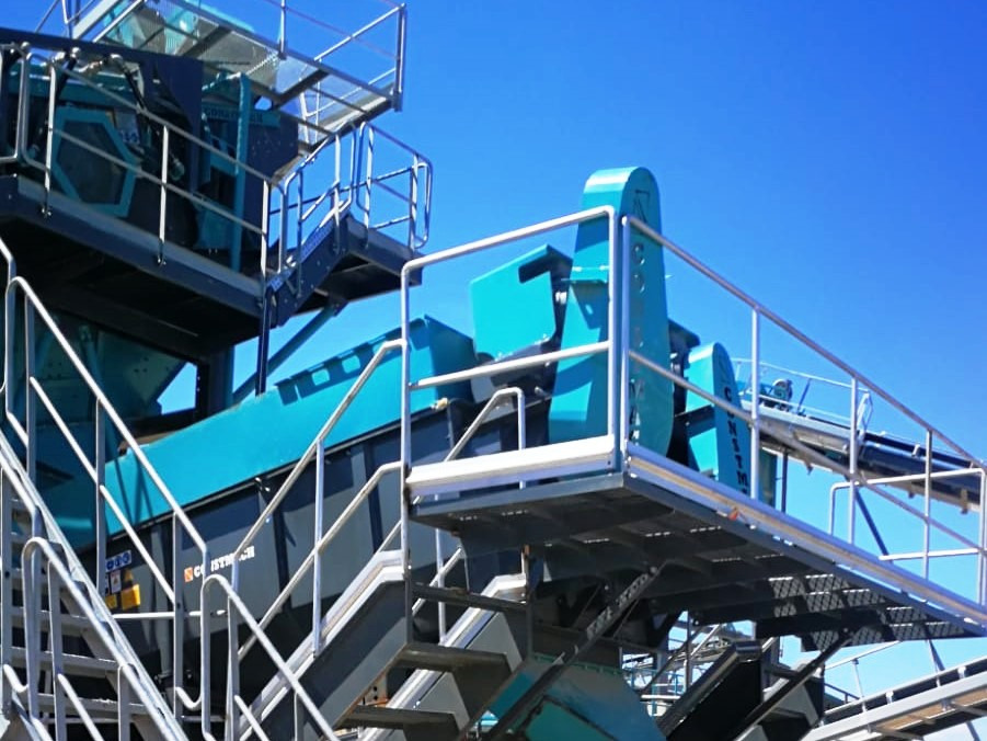 CONSTMACH Log Washer – Powerful Cleaning Solution for Coarse and Clay-Bound Materials - Screener: picture 1 CONSTMACH Log Washer – Powerful Cleaning Solution for Coarse and Clay-Bound Materials - Screener: picture 1