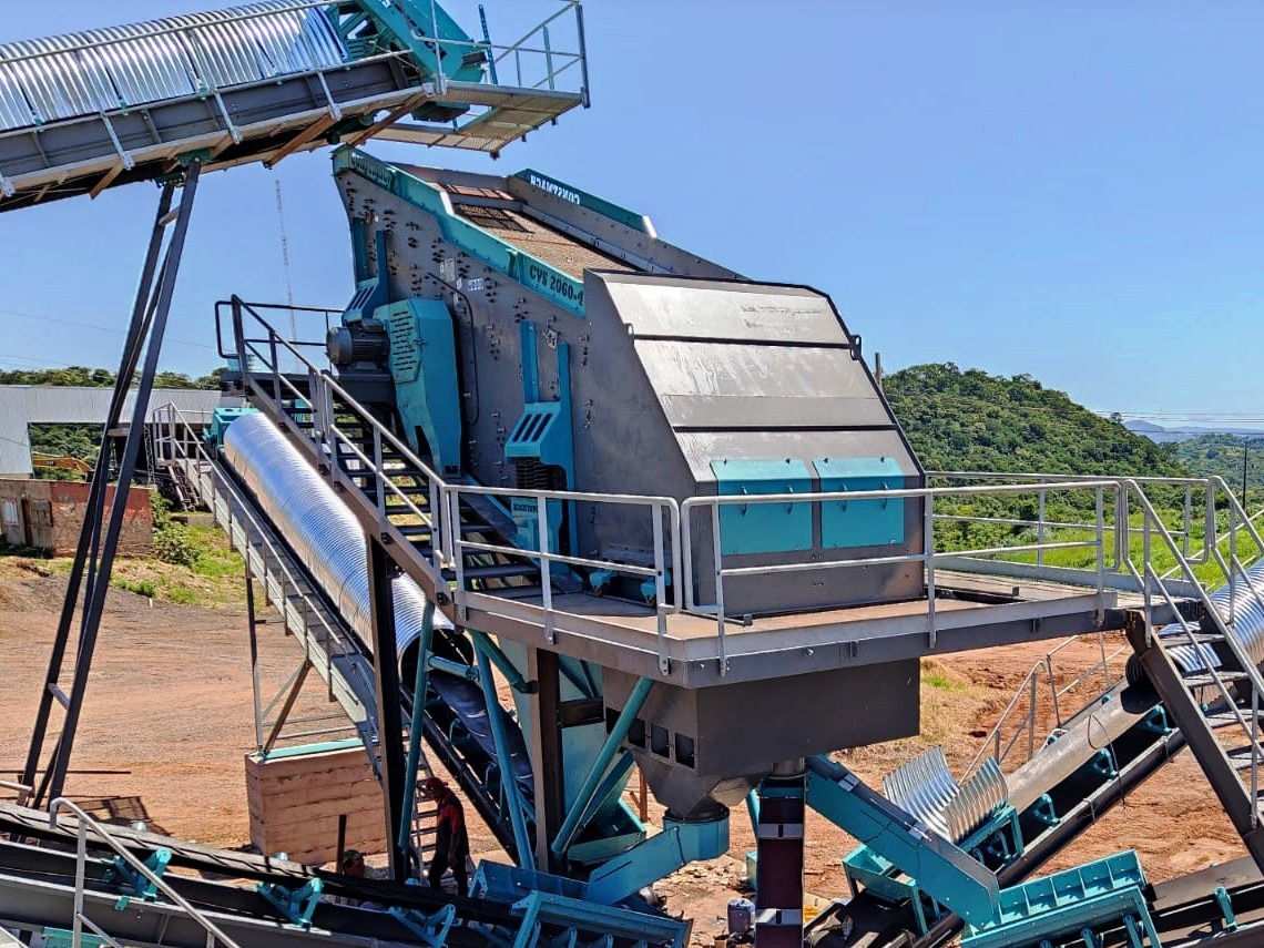 Constmach 140-180 Tph Crible Vibrant 2-3-4 Étages 1800x5000 mm - Screener: picture 2 Constmach 140-180 Tph Crible Vibrant 2-3-4 Étages 1800x5000 mm - Screener: picture 2