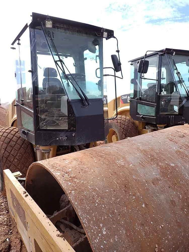 CAT CS64B - Vibratory plate: picture 2 CAT CS64B - Vibratory plate: picture 2