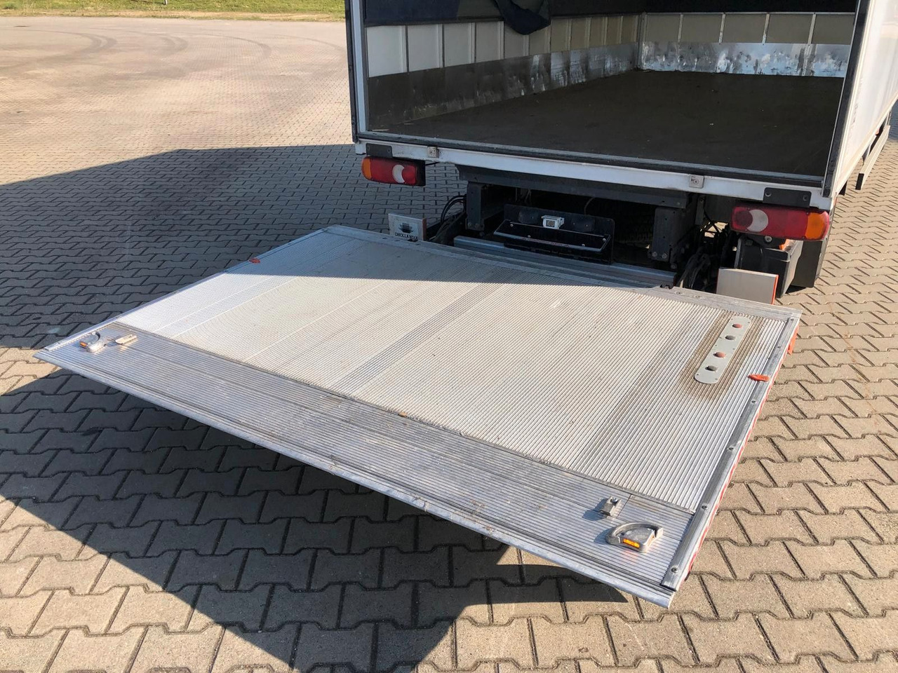 Renault MASTER RED 3.5T*LBW*Klima*4.2m*AUCH MIETE - Box van: picture 4 Renault MASTER RED 3.5T*LBW*Klima*4.2m*AUCH MIETE - Box van: picture 4