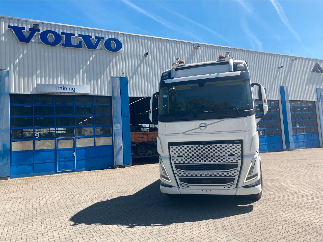 Volvo FH 6x2 R NLA Luftfederung - Dropside/ Flatbed truck, Crane truck: picture 2 Volvo FH 6x2 R NLA Luftfederung - Dropside/ Flatbed truck, Crane truck: picture 2