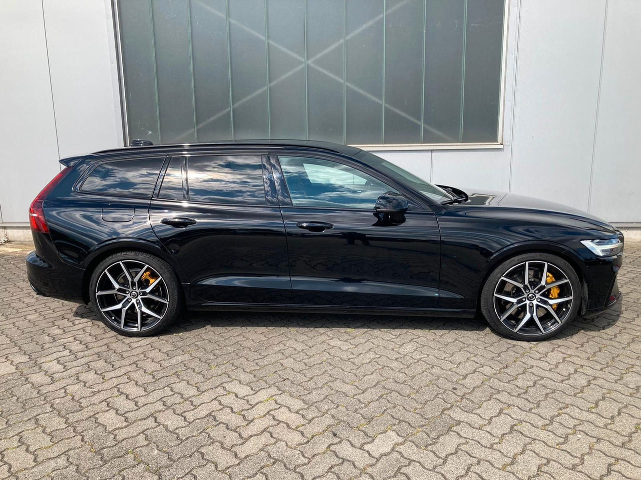 Volvo V60 T8 Polestar Engineered Plug-In Hybrid AWD - Car: picture 2 Volvo V60 T8 Polestar Engineered Plug-In Hybrid AWD - Car: picture 2