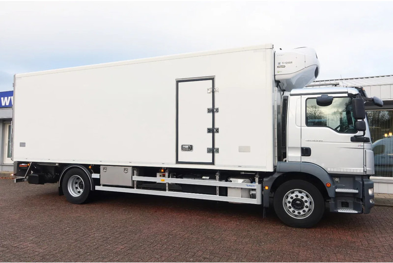 Refrigerator truck MAN TGM 18.290 Full AIR Thermoking T 1200R Koel/Vries Bi-Temp + Dollandia klep 2500 KG+ extra accu set: picture 9 Refrigerator truck MAN TGM 18.290 Full AIR Thermoking T 1200R Koel/Vries Bi-Temp + Dollandia klep 2500 KG+ extra accu set: picture 9