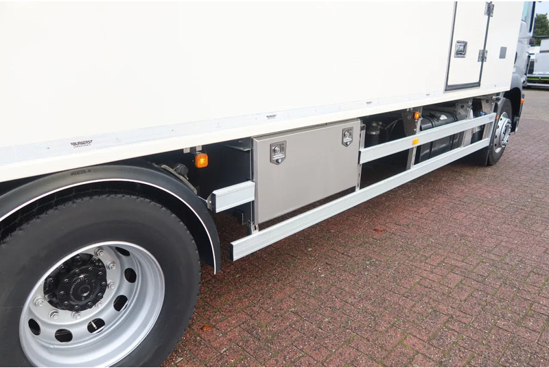 Refrigerator truck MAN TGM 18.290 Full AIR Thermoking T 1200R Koel/Vries Bi-Temp + Dollandia klep 2500 KG+ extra accu set: picture 17 Refrigerator truck MAN TGM 18.290 Full AIR Thermoking T 1200R Koel/Vries Bi-Temp + Dollandia klep 2500 KG+ extra accu set: picture 17