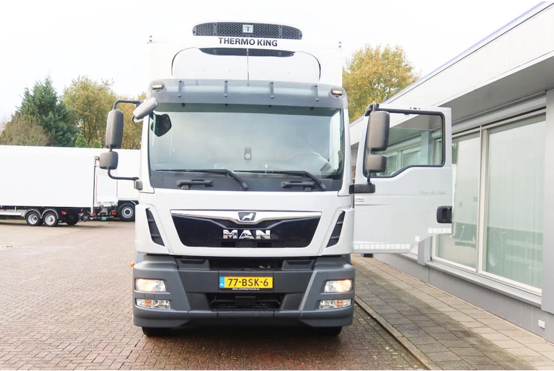 Refrigerator truck MAN TGM 18.290 Full AIR Thermoking T 1200R Koel/Vries Bi-Temp + Dollandia klep 2500 KG+ extra accu set: picture 8 Refrigerator truck MAN TGM 18.290 Full AIR Thermoking T 1200R Koel/Vries Bi-Temp + Dollandia klep 2500 KG+ extra accu set: picture 8