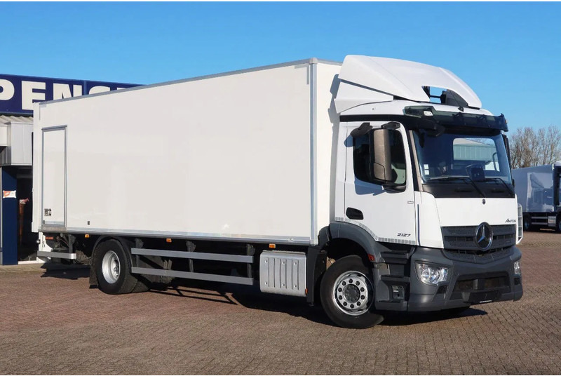 Mercedes-Benz Antos 2127 L Bak+Klep 2000 kg Euro 6 - Box truck: picture 2 Mercedes-Benz Antos 2127 L Bak+Klep 2000 kg Euro 6 - Box truck: picture 2