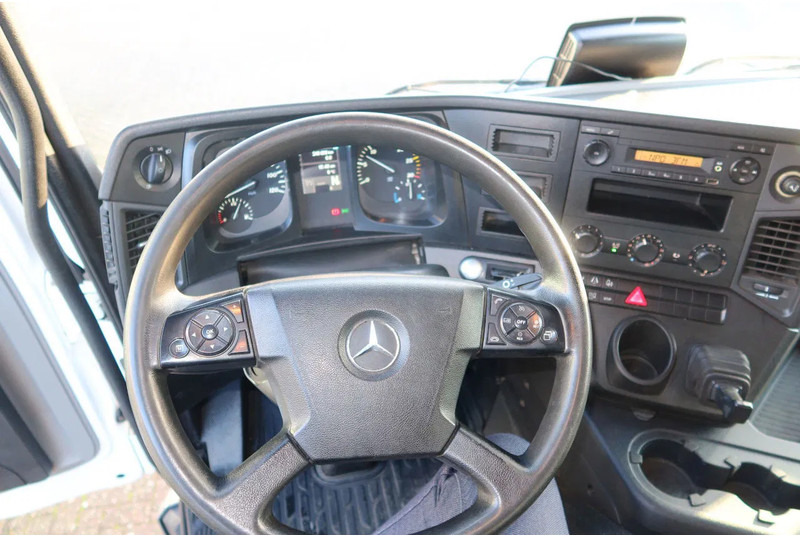 Mercedes-Benz Antos 2127 L Bak+Klep Dhollandia 2.000 kg, Geisoleerd dak - Box truck: picture 5 Mercedes-Benz Antos 2127 L Bak+Klep Dhollandia 2.000 kg, Geisoleerd dak - Box truck: picture 5
